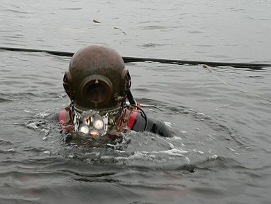 raskassukellusvarustus sukelluskypärä