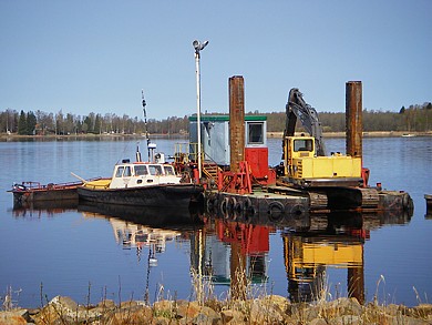 ruoppauslautta kaivinkone Åkerman EC230B panostaja louhinta proomu